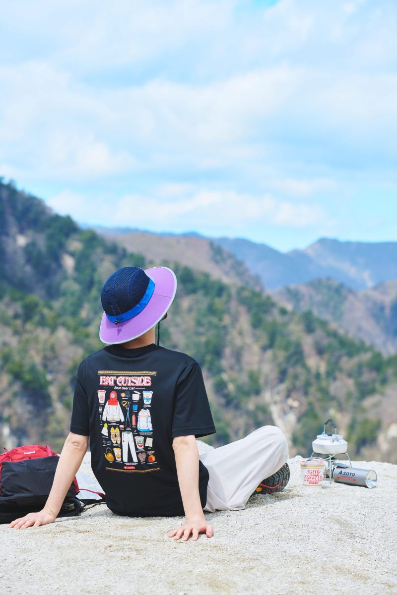 コロンビア×カップヌードル第4弾!コラボTシャツのグラフィックは山の持ち物リストだ~