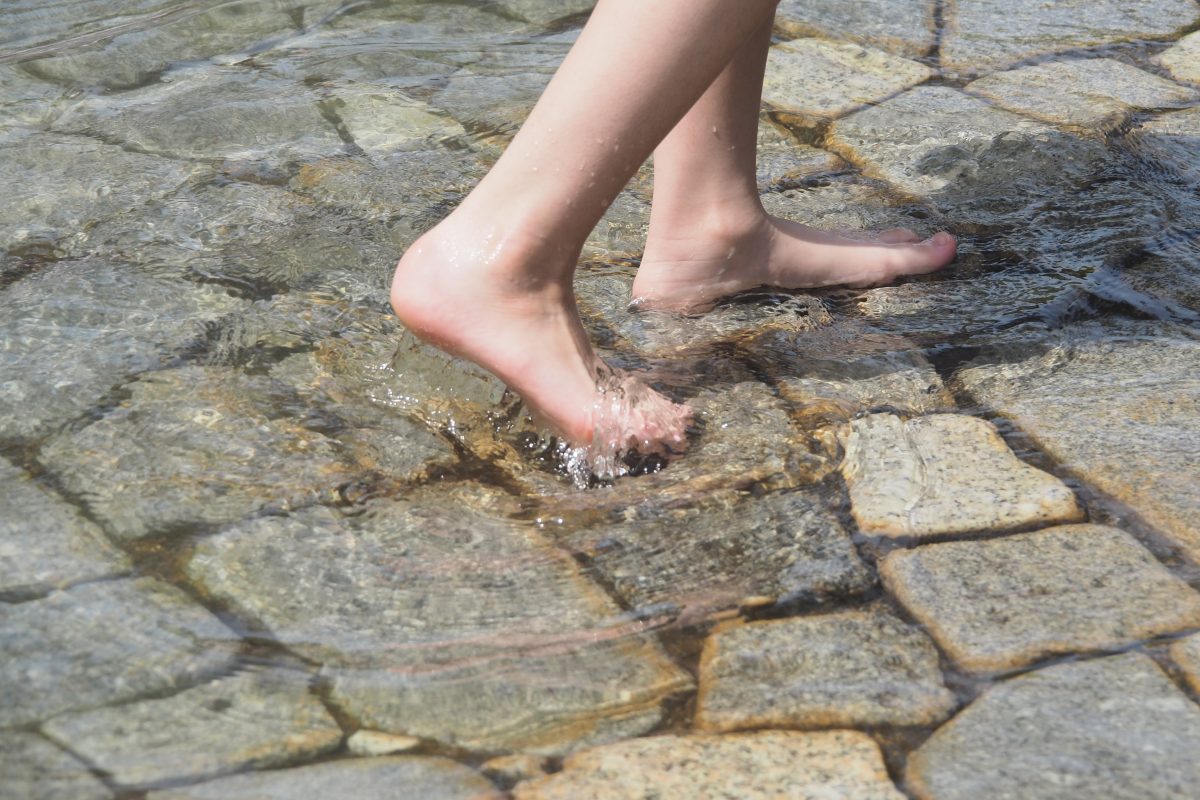 水遊びと足元