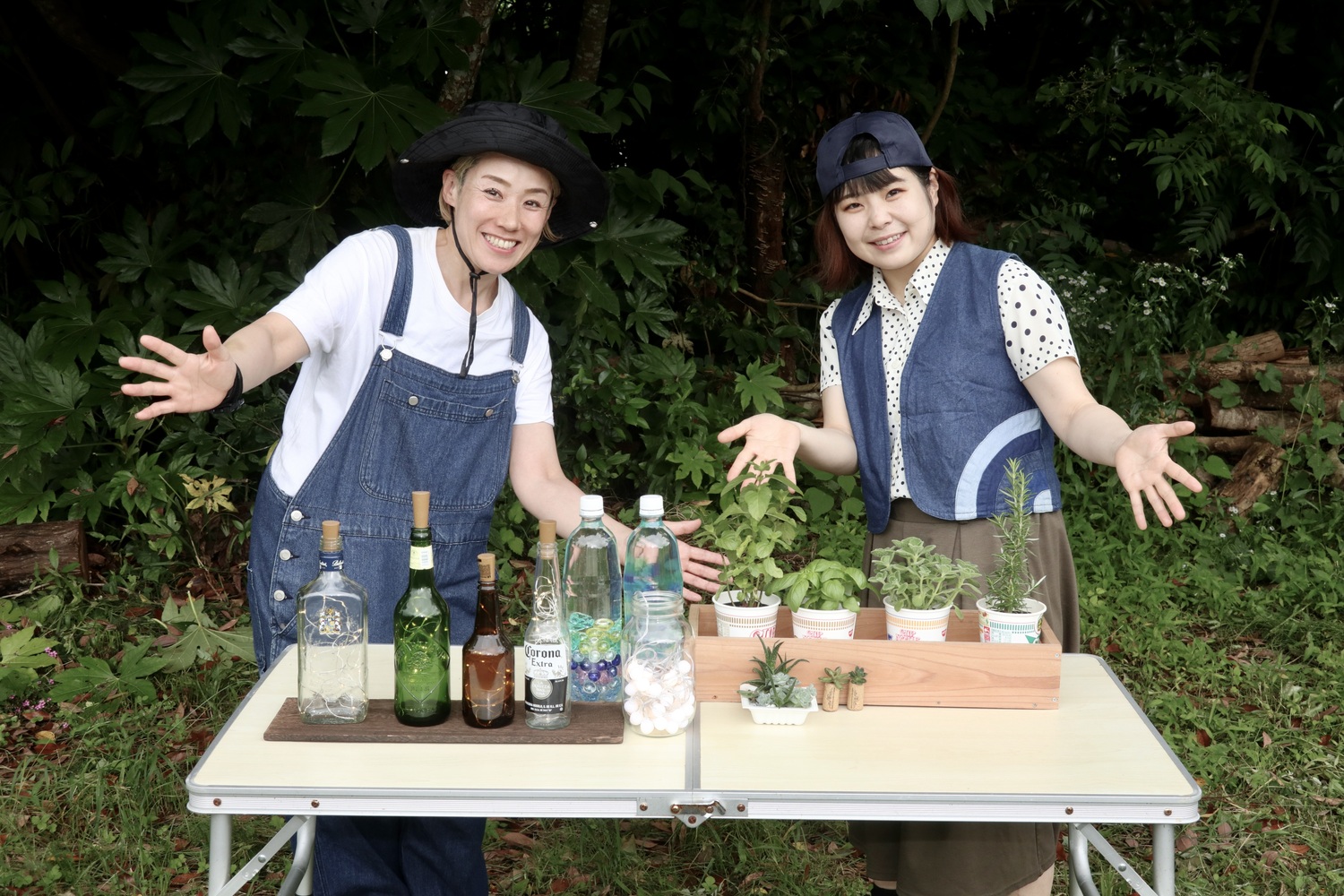 空き瓶やペットボトルでテント周りをコーディネートしよう!資源ゴミで華やかに