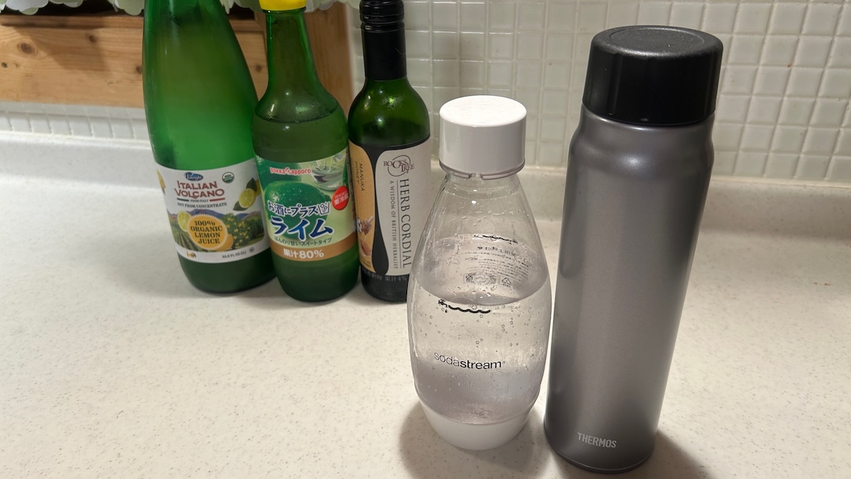 炭酸水と「保冷炭酸飲料ボトル」
