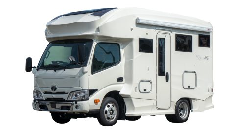 トラックベースのキャンピングカーに憧れるなら、コンパクト＆機能美の「トリアス480」！