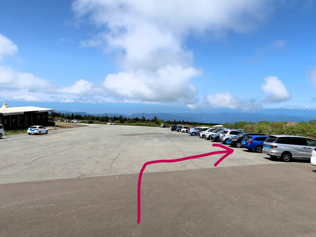 駐車場の端にある登山口