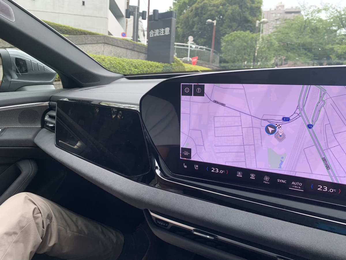 アウディ Q6 e-tron quattro advanced