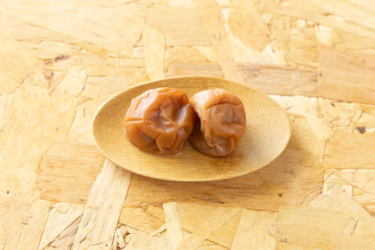 天然の塩のみで漬けた梅干し