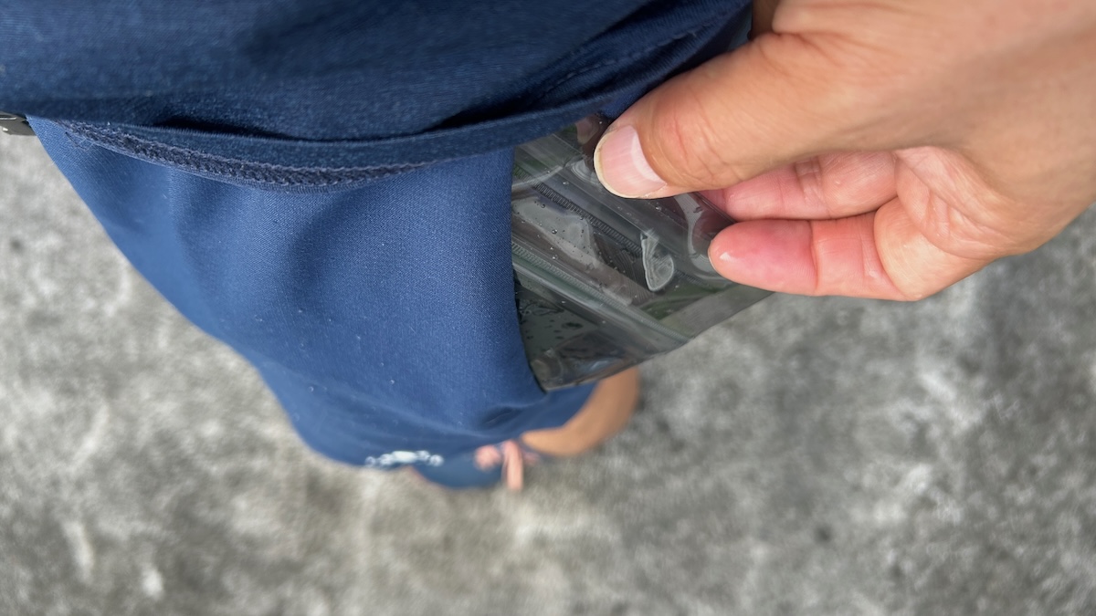 ポケットにWallet02を入れる