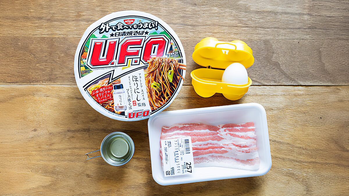 「焼そばU.F.O」で作るお好み焼きそばの材料