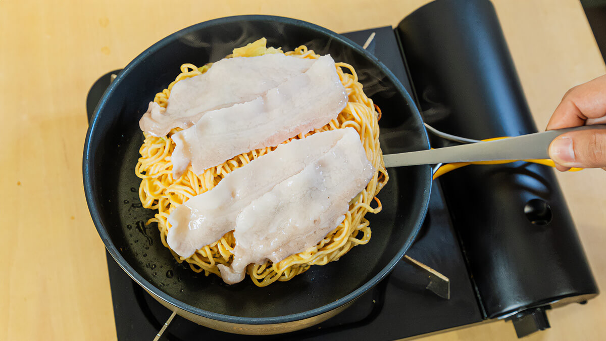 生地をひっくり返す