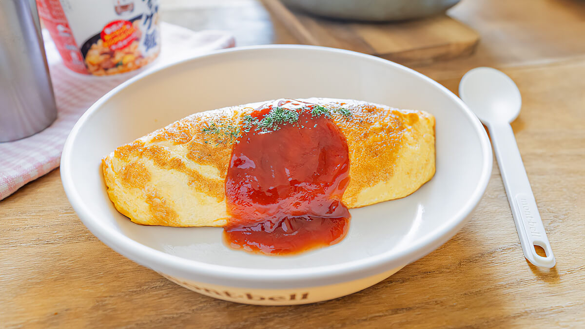 ほりにし×日清コラボの「ガーリック飯」で作るガーリックオムライス