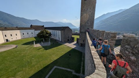スイスの世界遺産「ベリンツォーナ要塞」探検へ【「海外書き人クラブ」お世話係・柳沢有紀夫の世界は愉快！】