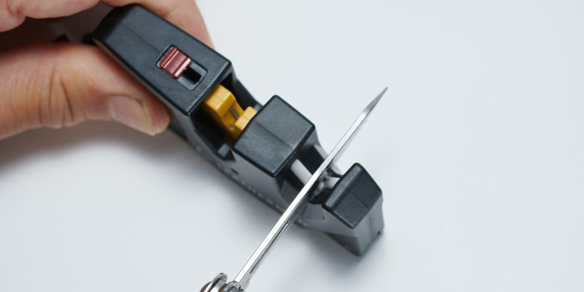 軽量・安全・砥ぎやすい! 携帯用シャープナーはレザーマンの“ボックス型”で決まりだ