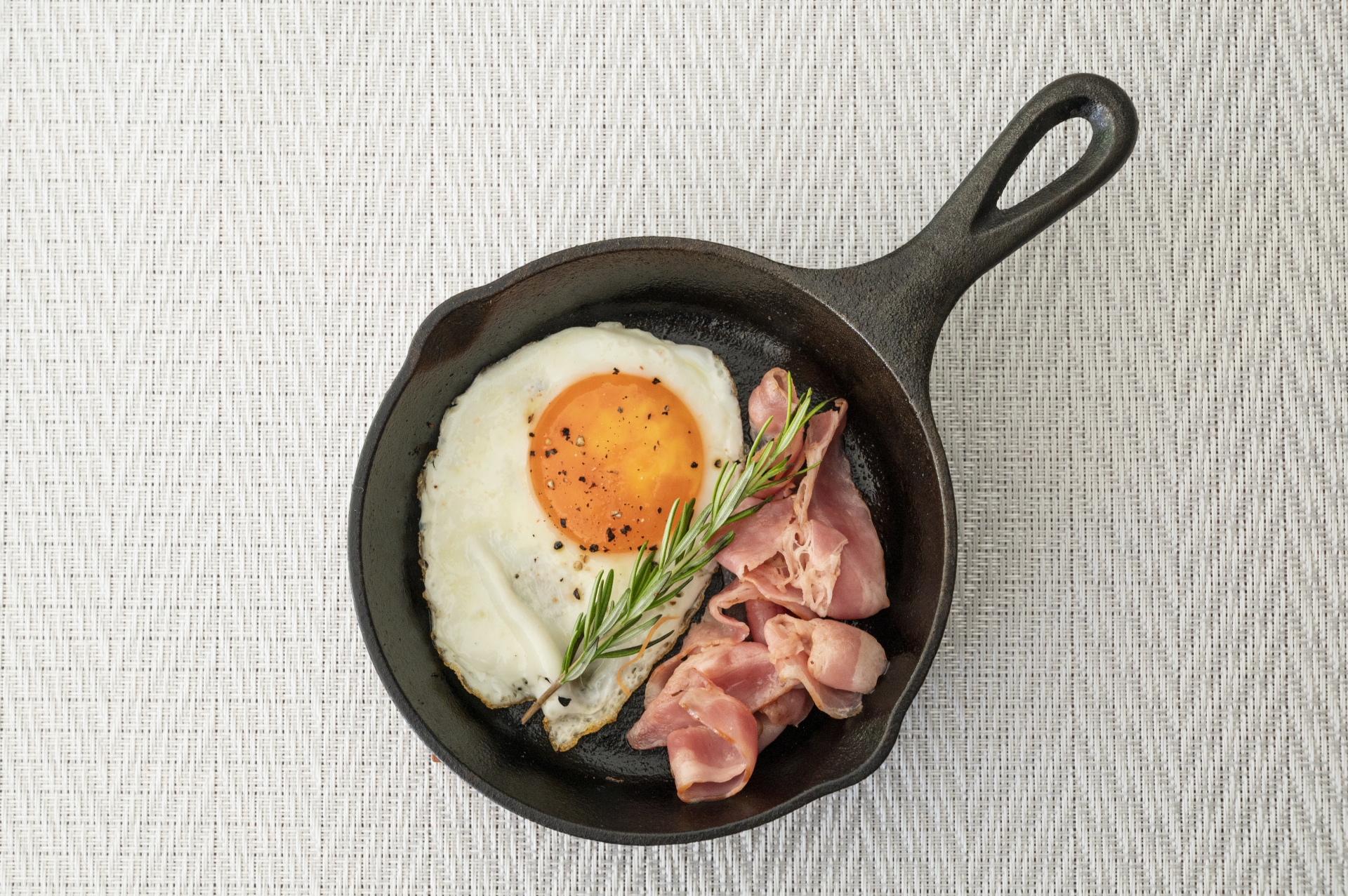 ソロキャンプにおすすめのフライパンはコレ!料理の幅を広げよう
