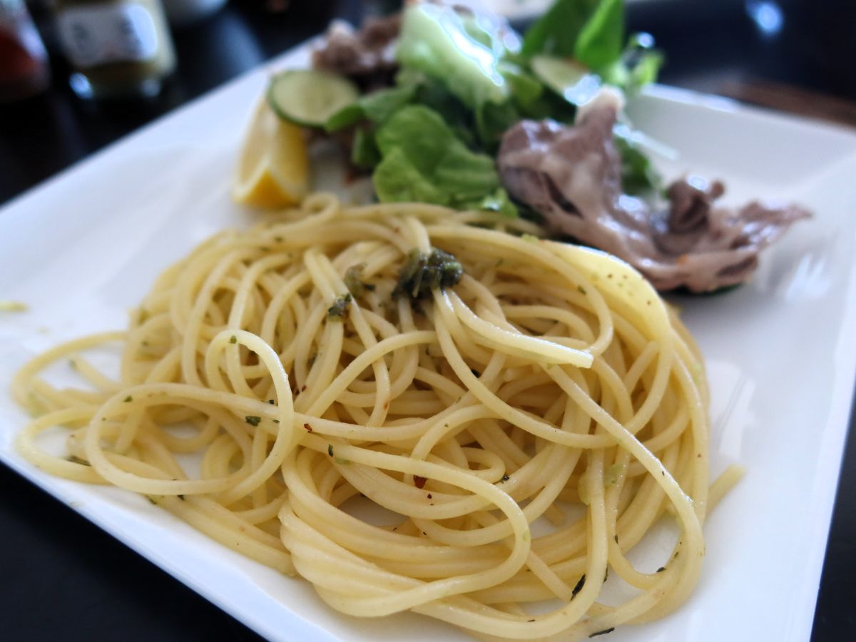シンプルにパスタと和えた