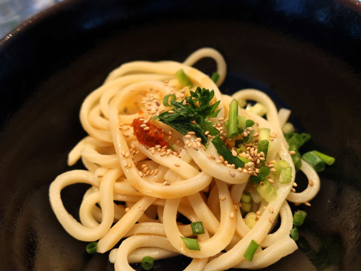 赤柚子胡椒を少し加えたパスタ