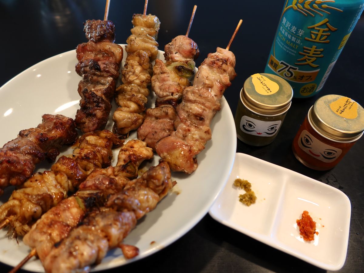 焼き鳥は、レモンか赤で