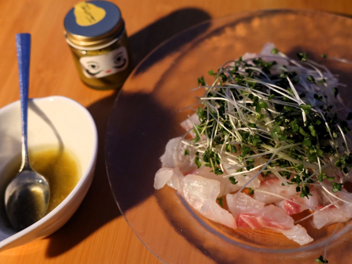 スプラウトをドサッと載せただけのシンプルサラダ