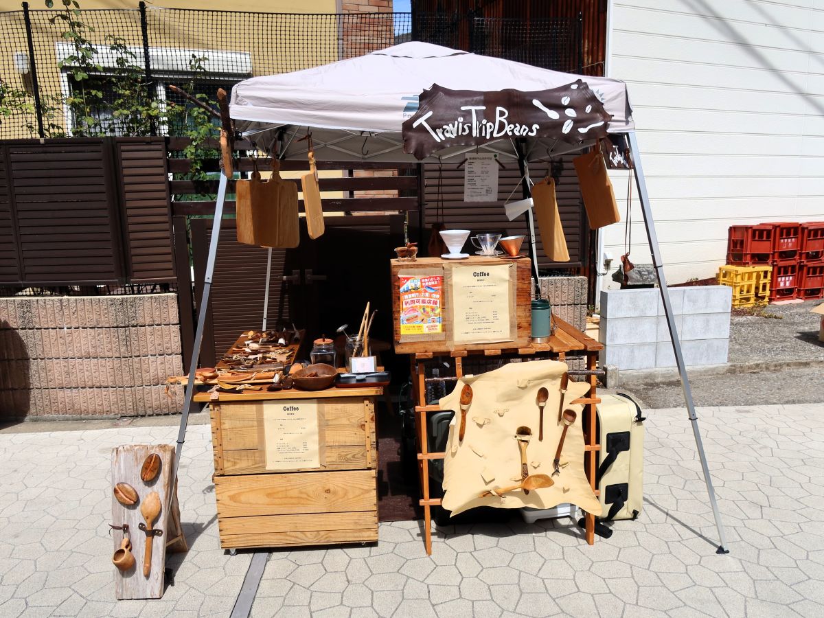 手づくりの木工品と淹れたてのコーヒーが楽しめるお店