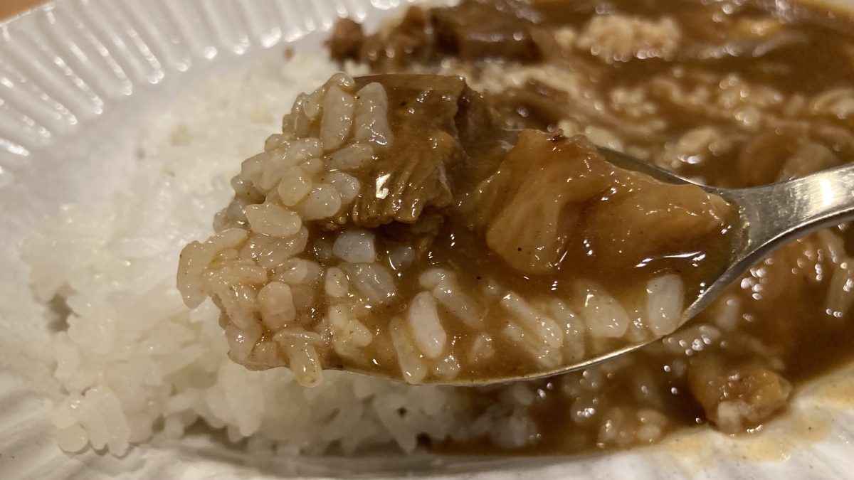 筆者手作りの牛すじカレー