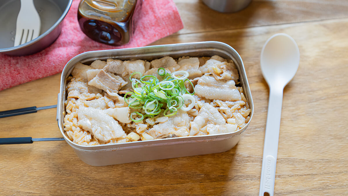 「うまソース」で作る豚肉とねぎの炊き込みごはん