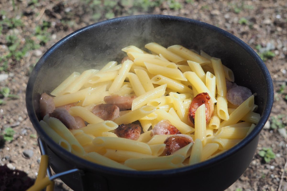山で作るパスタ