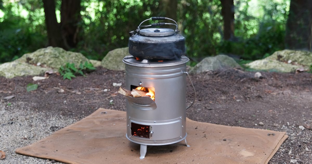 タブの人気缶ストーブが進化！脚まわりの改良で焚き火もさらにしやすく