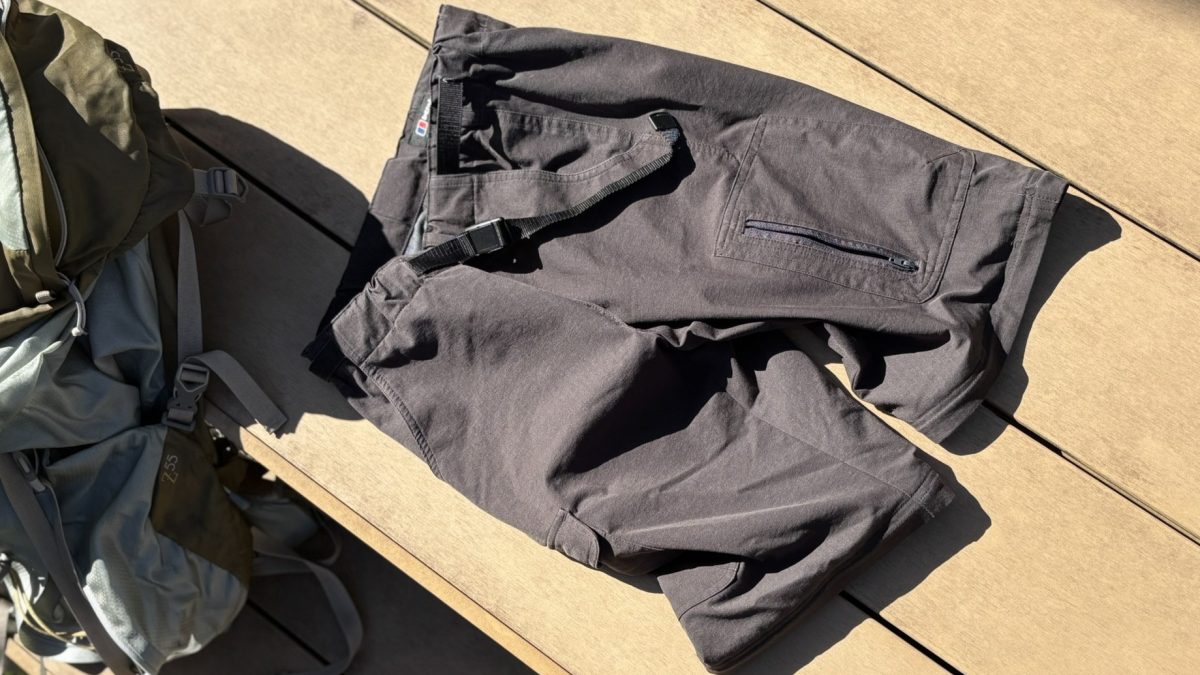 ショートパンツ