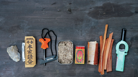 ロウやスギの葉などで着火材を自作してみた！