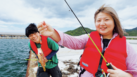 新鮮な魚介が人気の道の駅＆温泉施設に隣接！ 広々サイトでシーフードキャンプ【in 山口・阿武町】