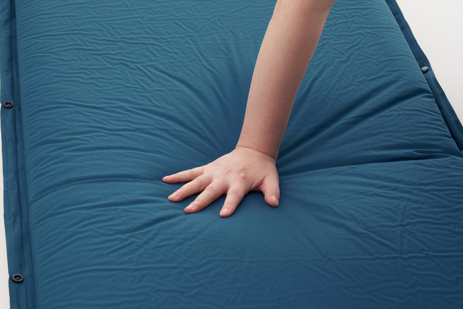 LOGOS（ロゴス）／（ダブルバルブ・高密弾力）100セルフインフレートマット・SOLO