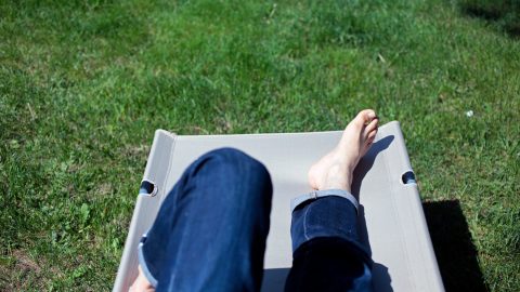 コールマンほかキャンプにおすすめのコット9選！高さや寝心地を徹底比較