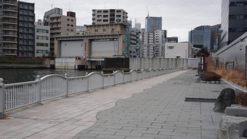 歯の神様も登場。川の歴史に思いを馳せる1km未満の東京散歩【プロハイカー斉藤正史の東京GREEN WAY  FILE.17】