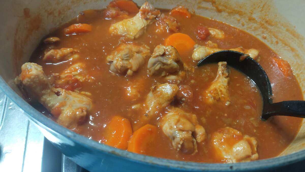 鍋にカレーが入っている。