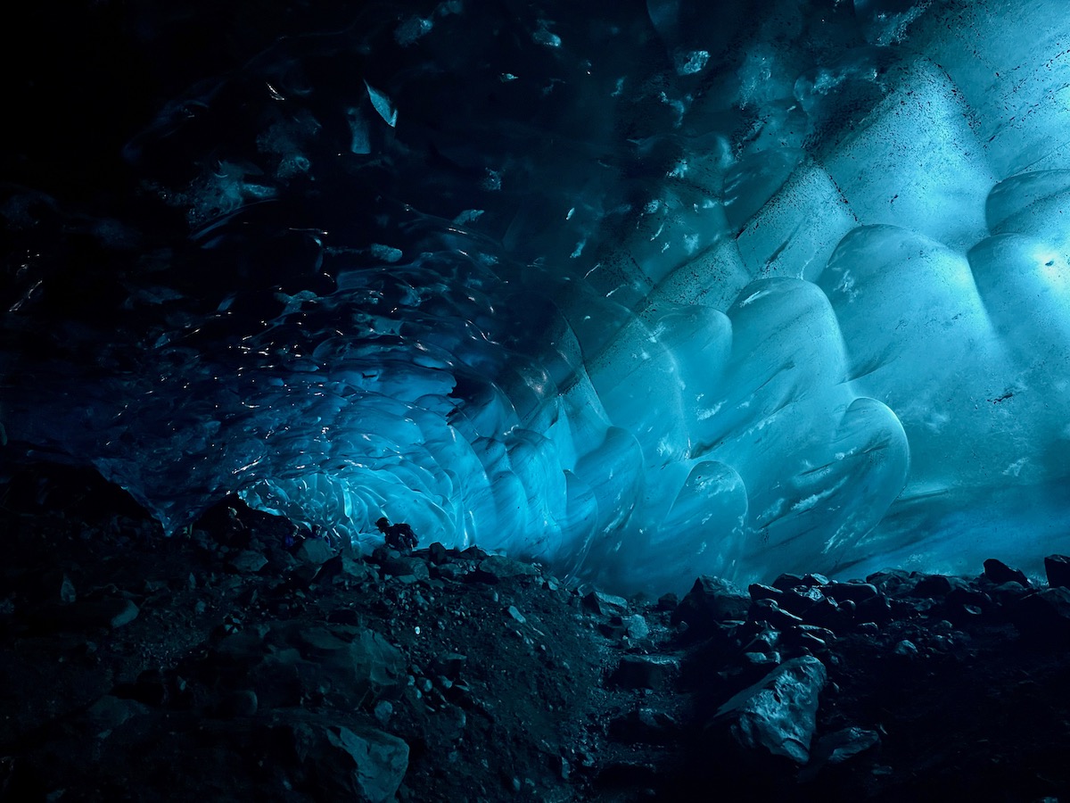 ブルーアイスケーブ