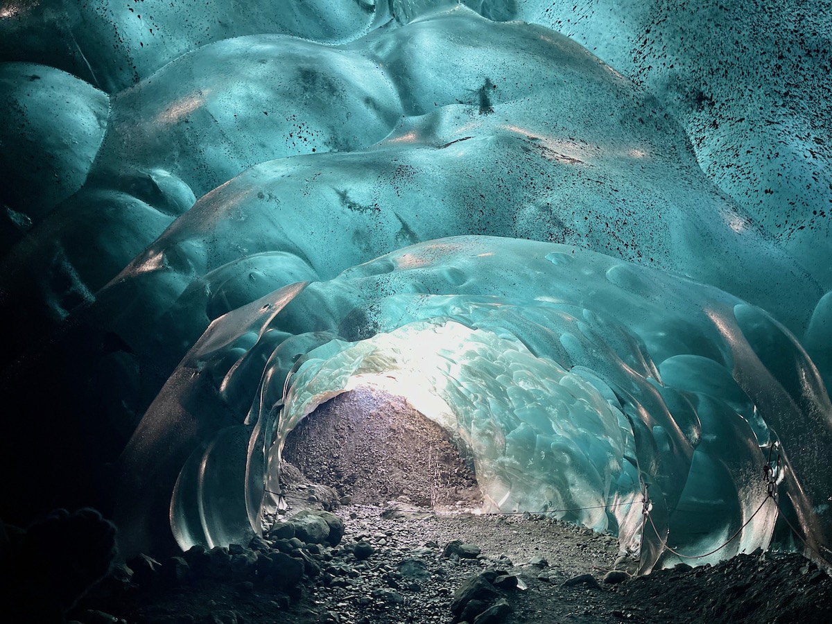 ブルーアイスケーブ