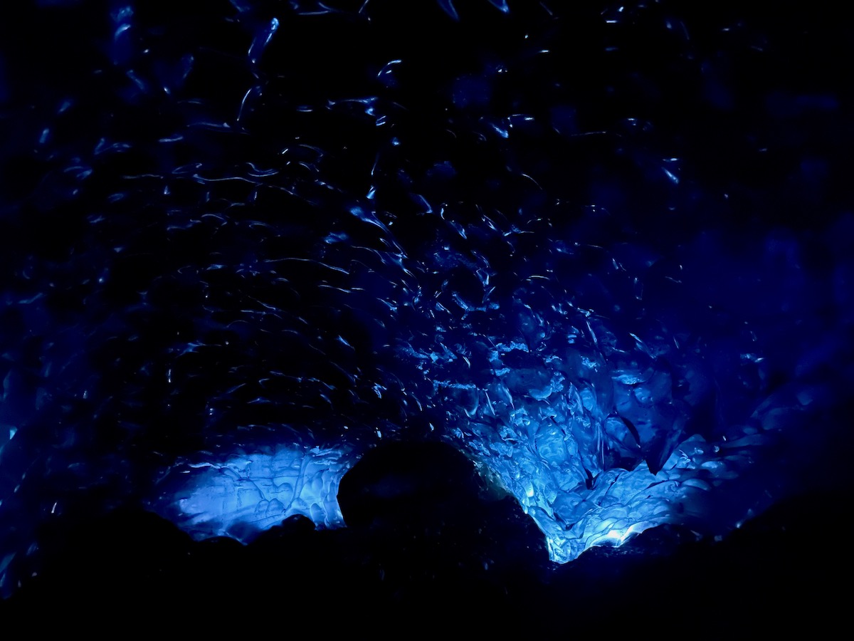 ブルーアイスケーブ