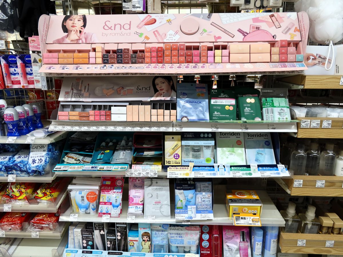 お泊りセットや日用品、カー用品もあり