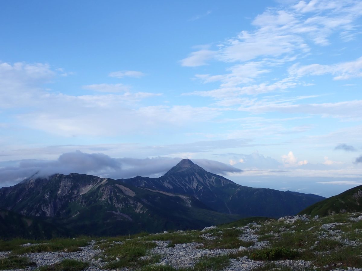 笠ヶ岳を望む