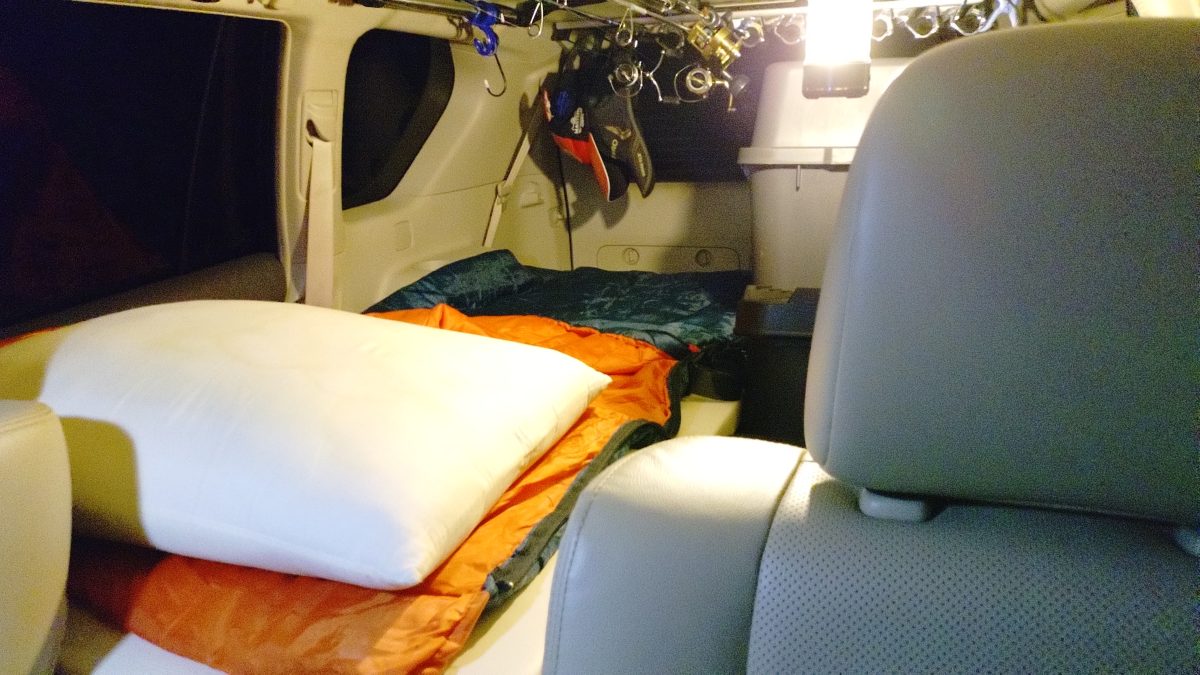 釣り道具満載で車中泊できる!? 大量の荷物でもしっかり寝る方法