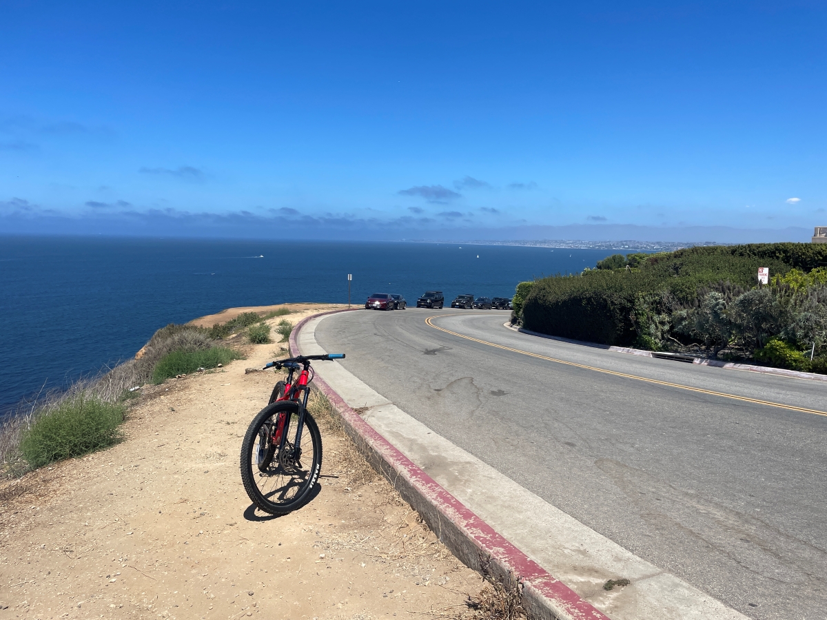 ロサンゼルス屈指の高級住宅地パロス・ベルデスで太平洋の眺望と楽しむ「絶景サイクリング」