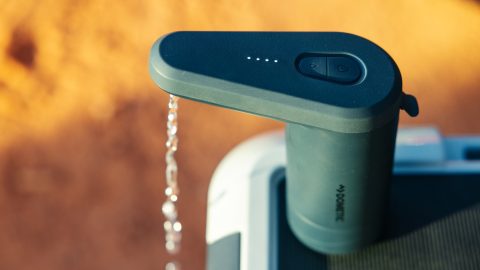 ドメティックの最新ポータブル電動給水栓が進化！アウトドアでも災害時でも、電源いらずで給水できるのだ