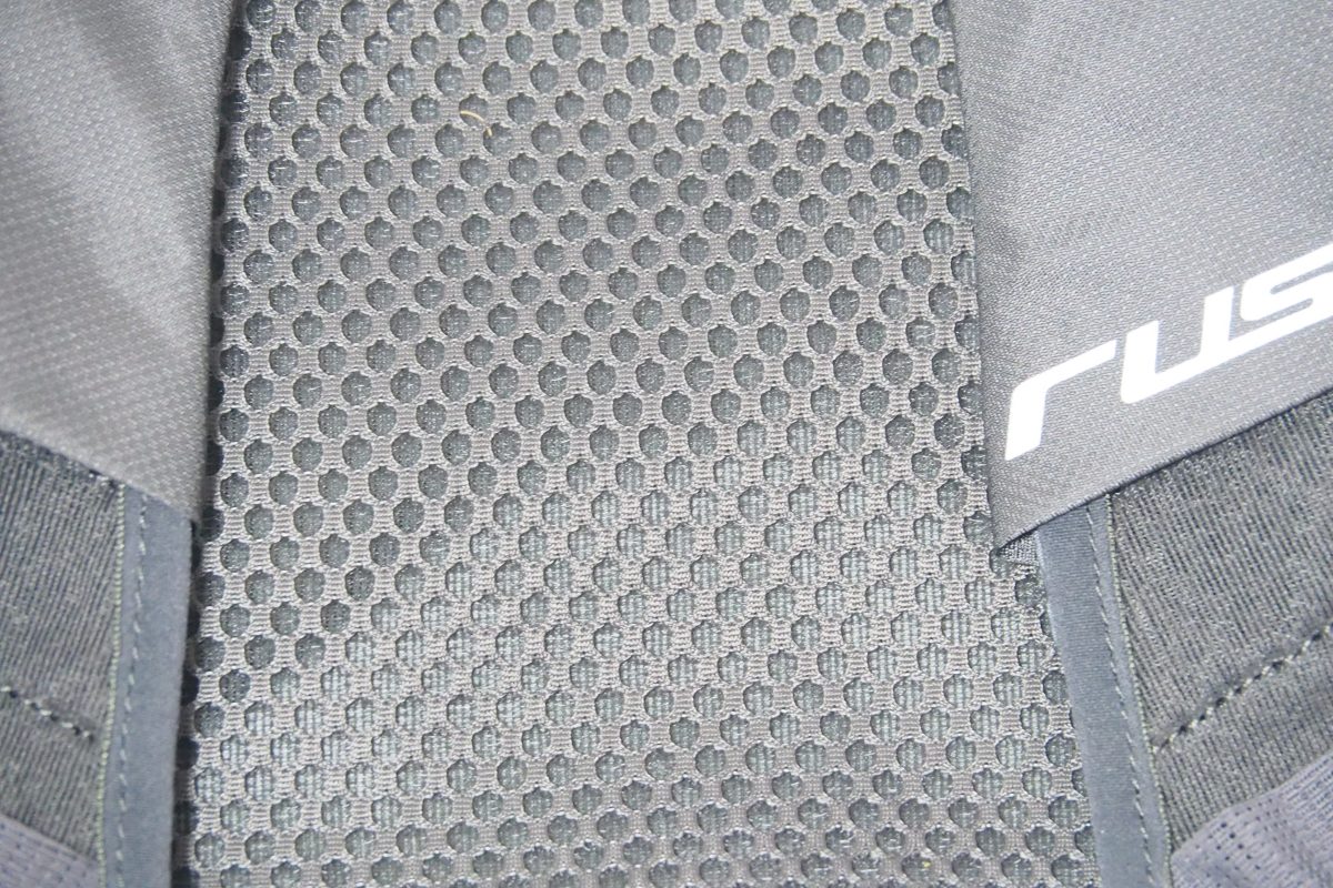 ランニングバッグの素材