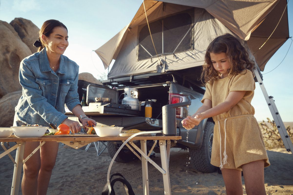 ドメティックの最新ポータブル電動給水栓が進化！アウトドアでも災害時でも、電源いらずで給水できるのだ