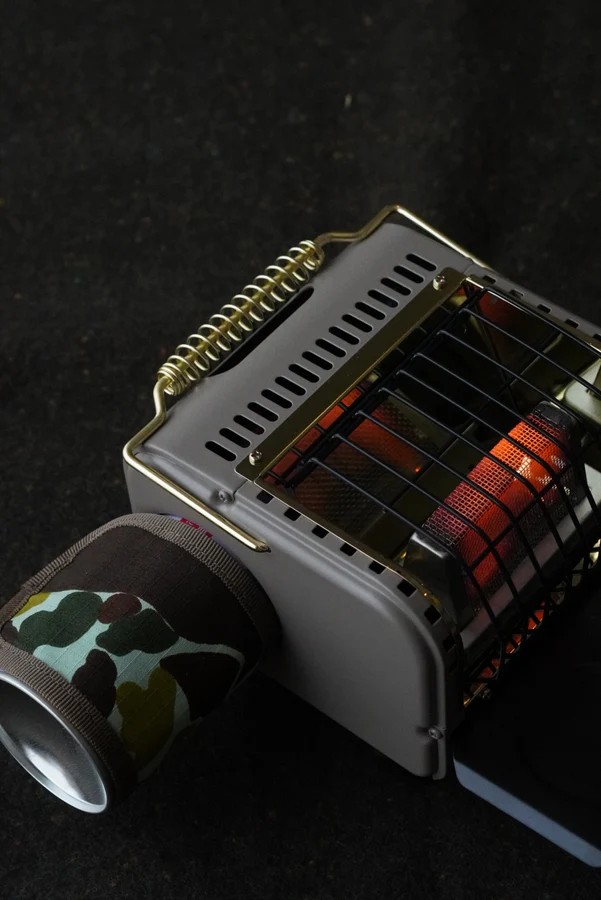 【完売必須】世界一小型のガスヒーター「シャンクヒーター」、新色グレージュに注目！