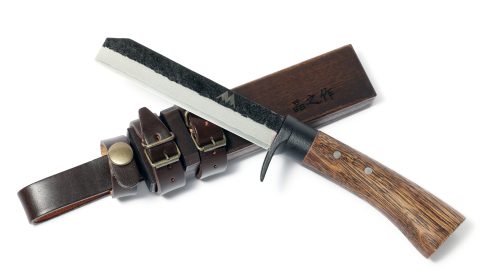 薪割りからフェザースティックまでこれ1本で完了！ BE-PAL考案「焚き火入門ナイフ」登場