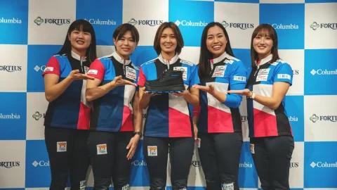 コロンビア×女子カーリング日本代表チームがコラボ！氷上でも“滑りにくい”「サップランド」限定モデル発売