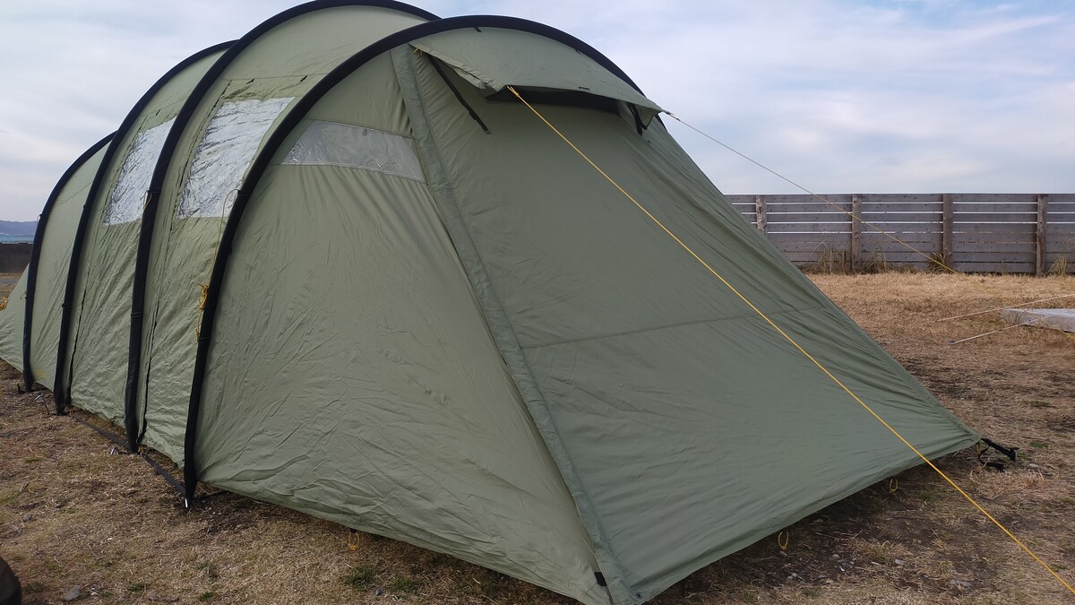 大型テントのアップ画像。