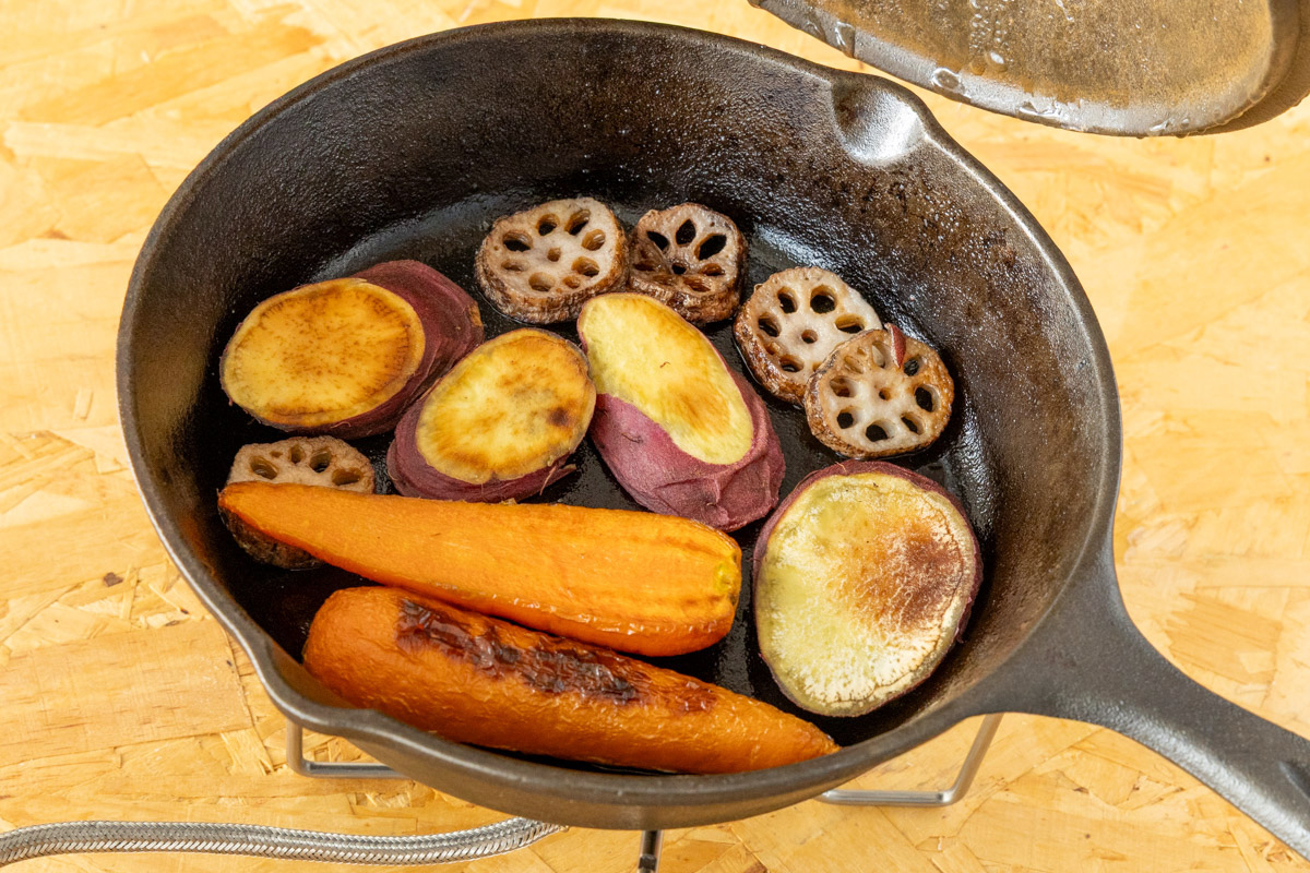 根菜を両面こんがりと焼く