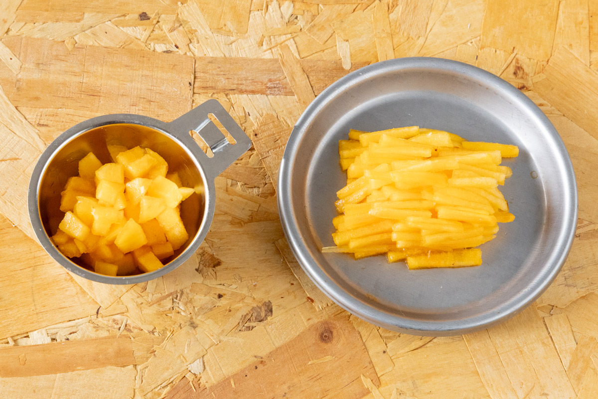 柿の角切りと千切り