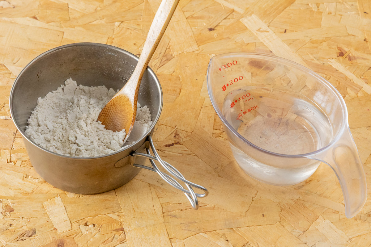 そば粉と水