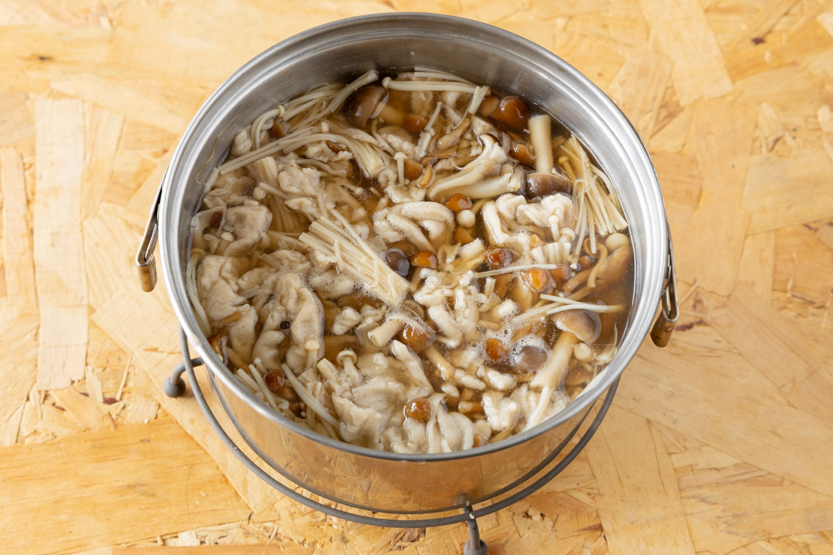 完成したそばすいとんのきのこ汁