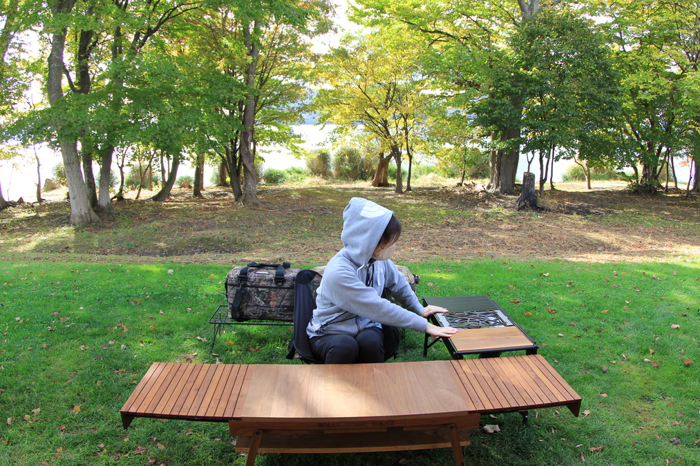 座面を左側に向けて体の向きを変えているシーン。